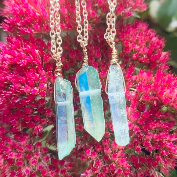 Green Aura Quartz Necklace - Picture 4 of 5